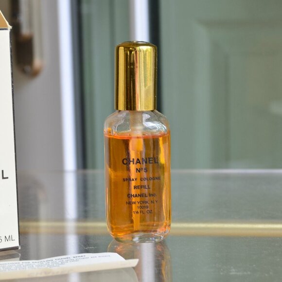 Vintage 1980s CHANEL PARIS NEW YORK NO. 5 COLOGNE SPRAY REFILL 1.5 fl oz 45 ml - Picture 2 of 5
